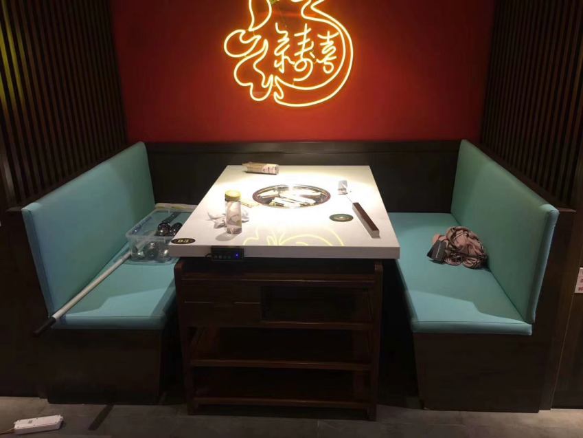 西安魚豆元卡座沙發(fā)和火鍋桌.jpg
