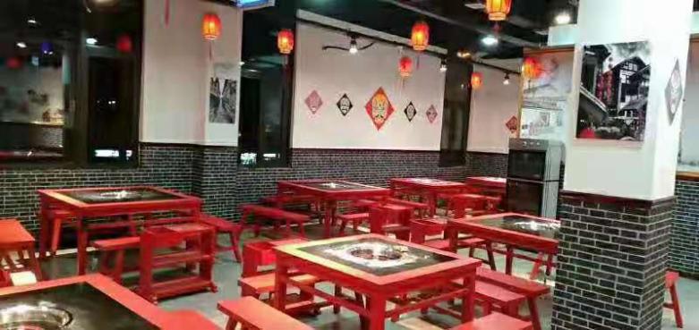 甲方在安裝現(xiàn)場驗(yàn)收火鍋?zhàn)?jpg