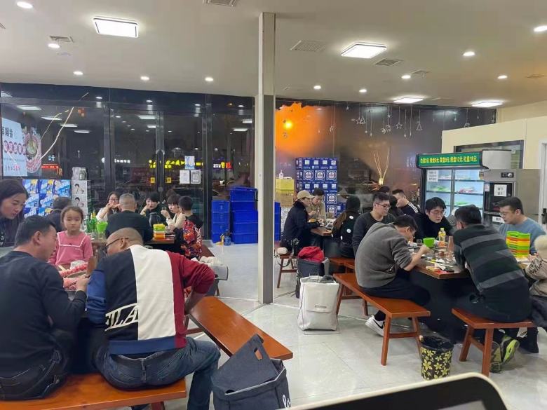 店面實(shí)拍火鍋?zhàn)酪?jpg