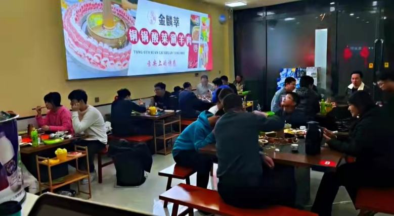 實(shí)木火鍋?zhàn)?jpg