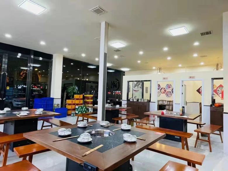 西安博菲克火鍋?zhàn)腊部傇诘昀镆暡?jpg